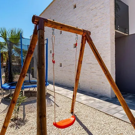Nina בית נופש *